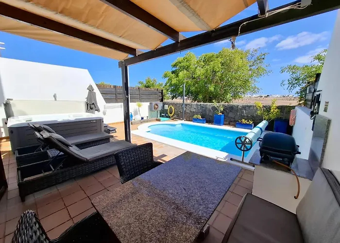 Casa Pedro - Duplex With Jacuzzi, Pool, Ac And Sea Views Hébergement de vacances *